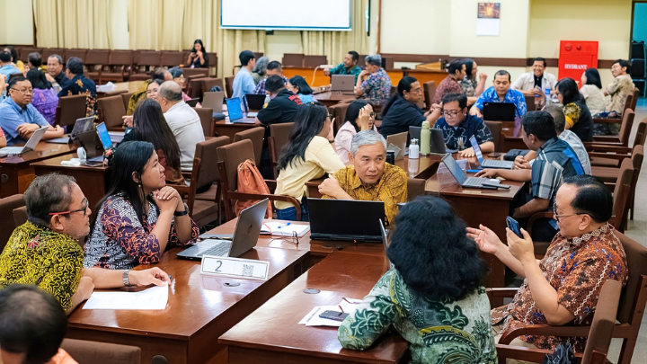 Suasana diskusi diantara para pejabat 2