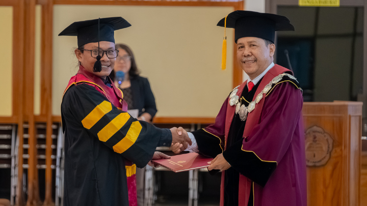 Penyerahan Ijazah Doktor 2