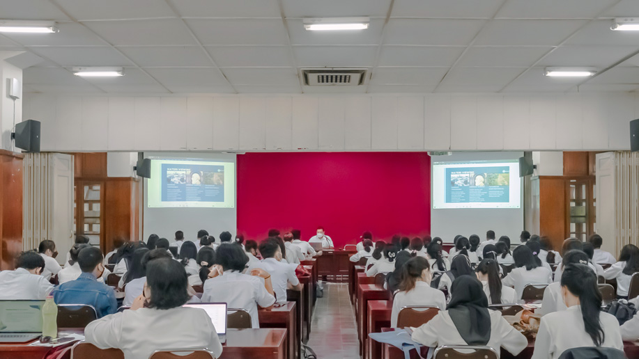 Suasana Kuliah Umum Prodi PBSI di R. Seminar LPPM - dok. Humas