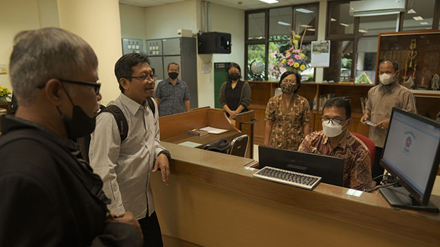 Tim Asesor LAMDIK mengunjungi Perpustakaan - dok. Humas USD