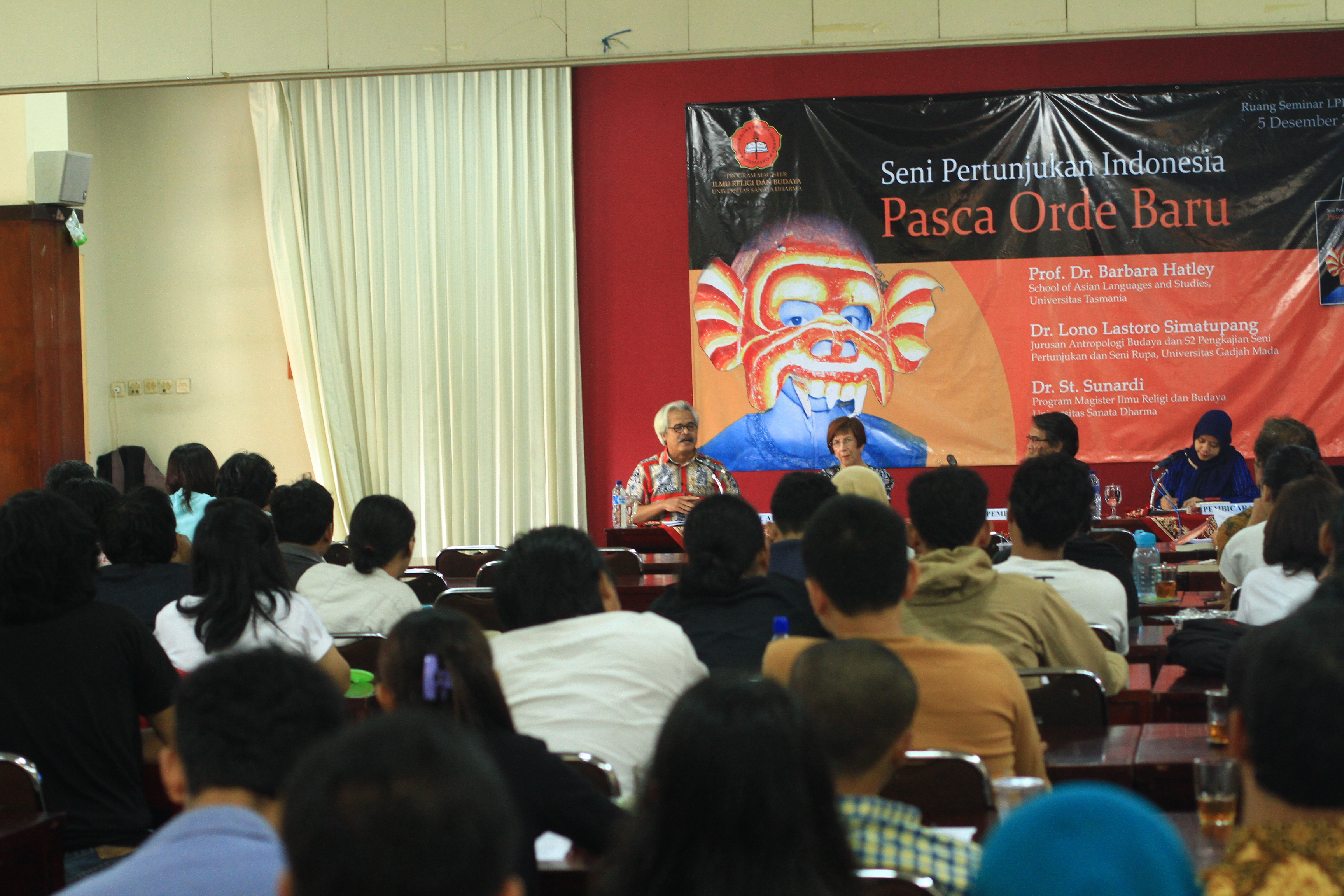 Peluncuran dan Bedah Buku �Seni Pertunjukan Indonesia Pasca Orde Baru� :: S2 Ilmu Religi dan Budaya