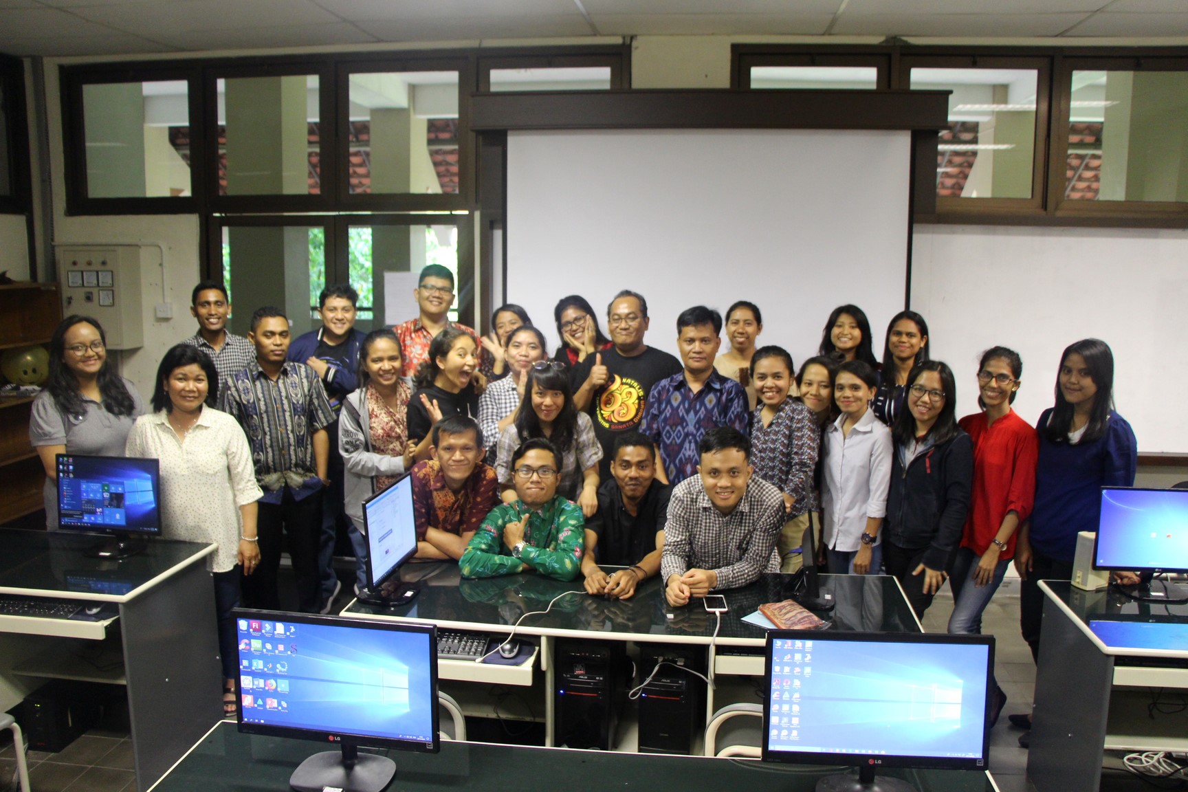 Mahasiswa S2PMat USD Antusias Ikuti Workshop Pembuatan E-Modul :: Fakultas Keguruan dan Ilmu Pendidikan USD Yogyakarta