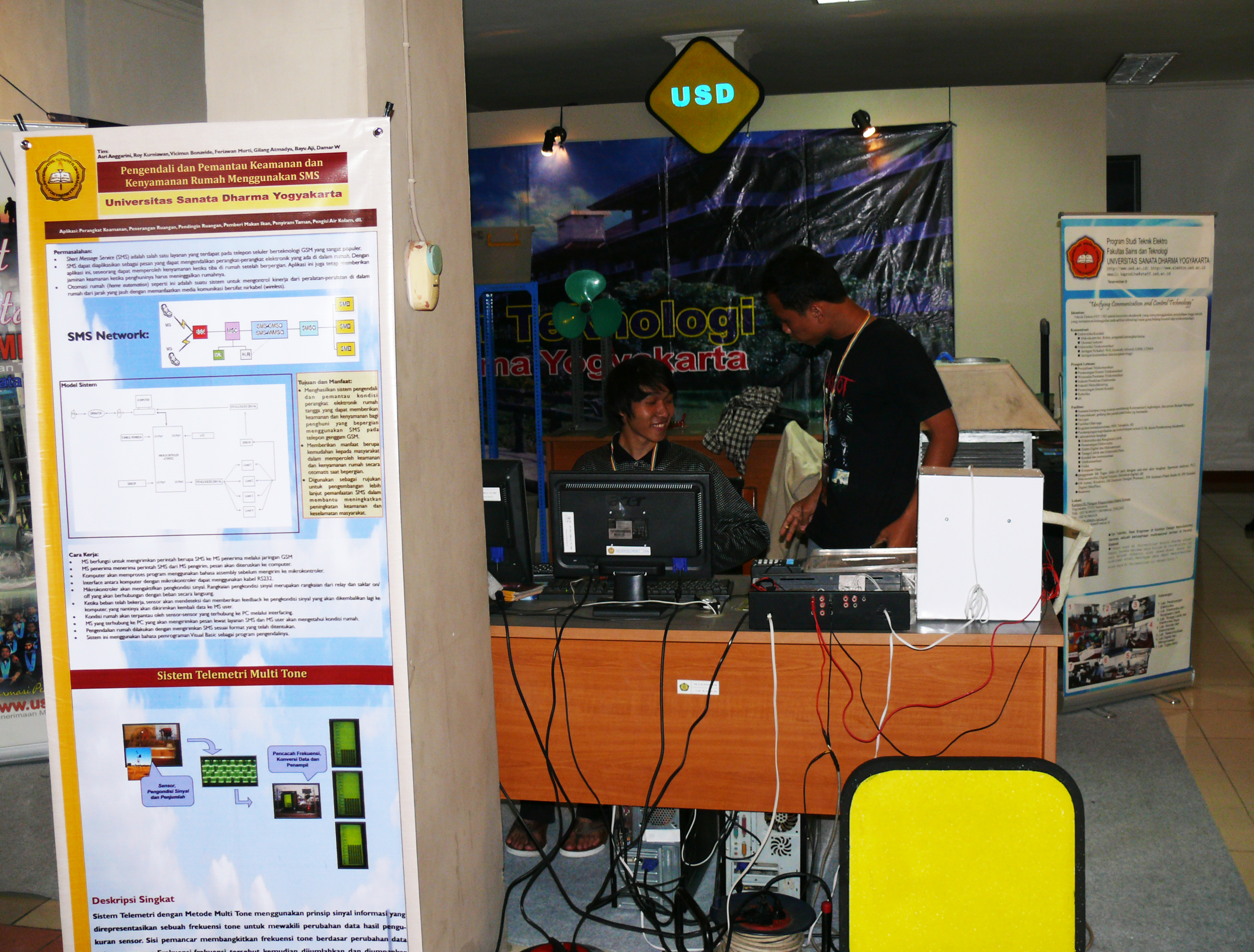 Berpartisipasi dalam Merapi Vulcano Expo 2010 | Sains dan Teknologi - Teknik Elektro :: usd.ac.id